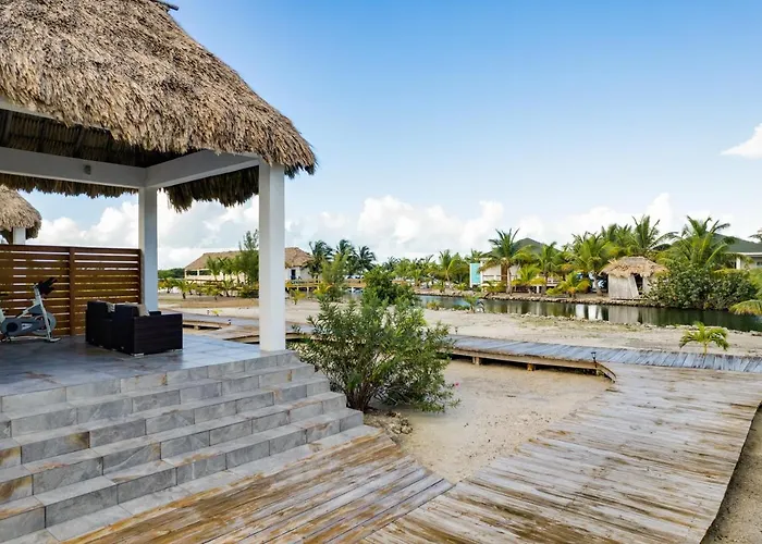 Turtle Island Hotel 3*