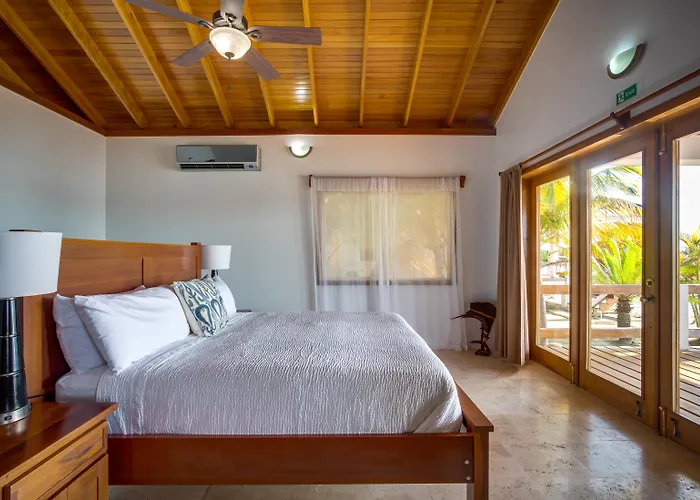 Turtle Island Hotel