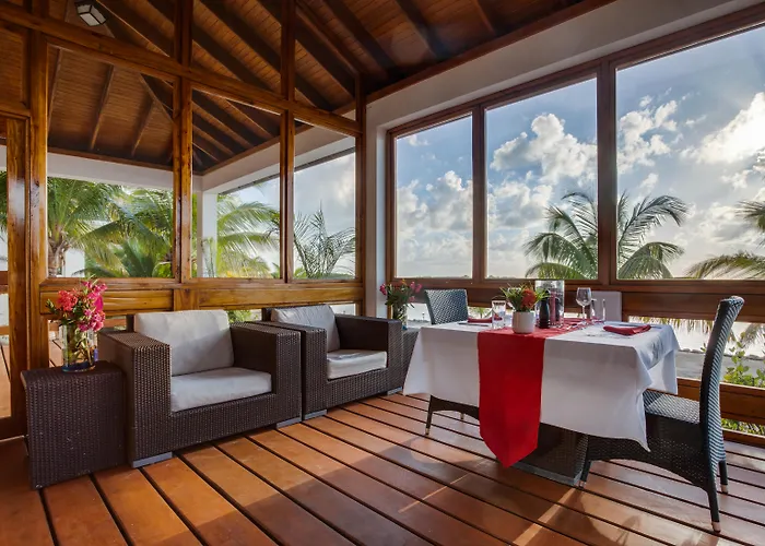 Turtle Island Hotel 3*